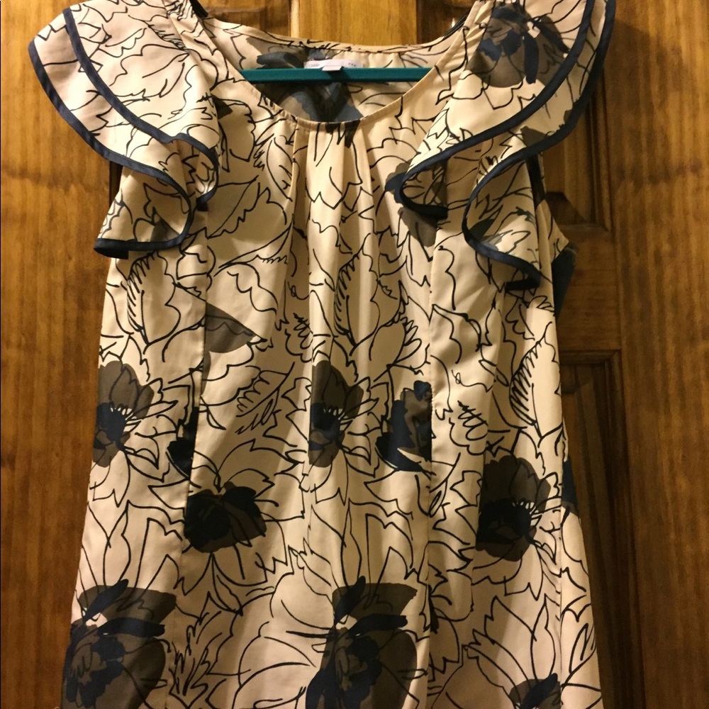 Perfect Gap floral flutter sleeve small top.